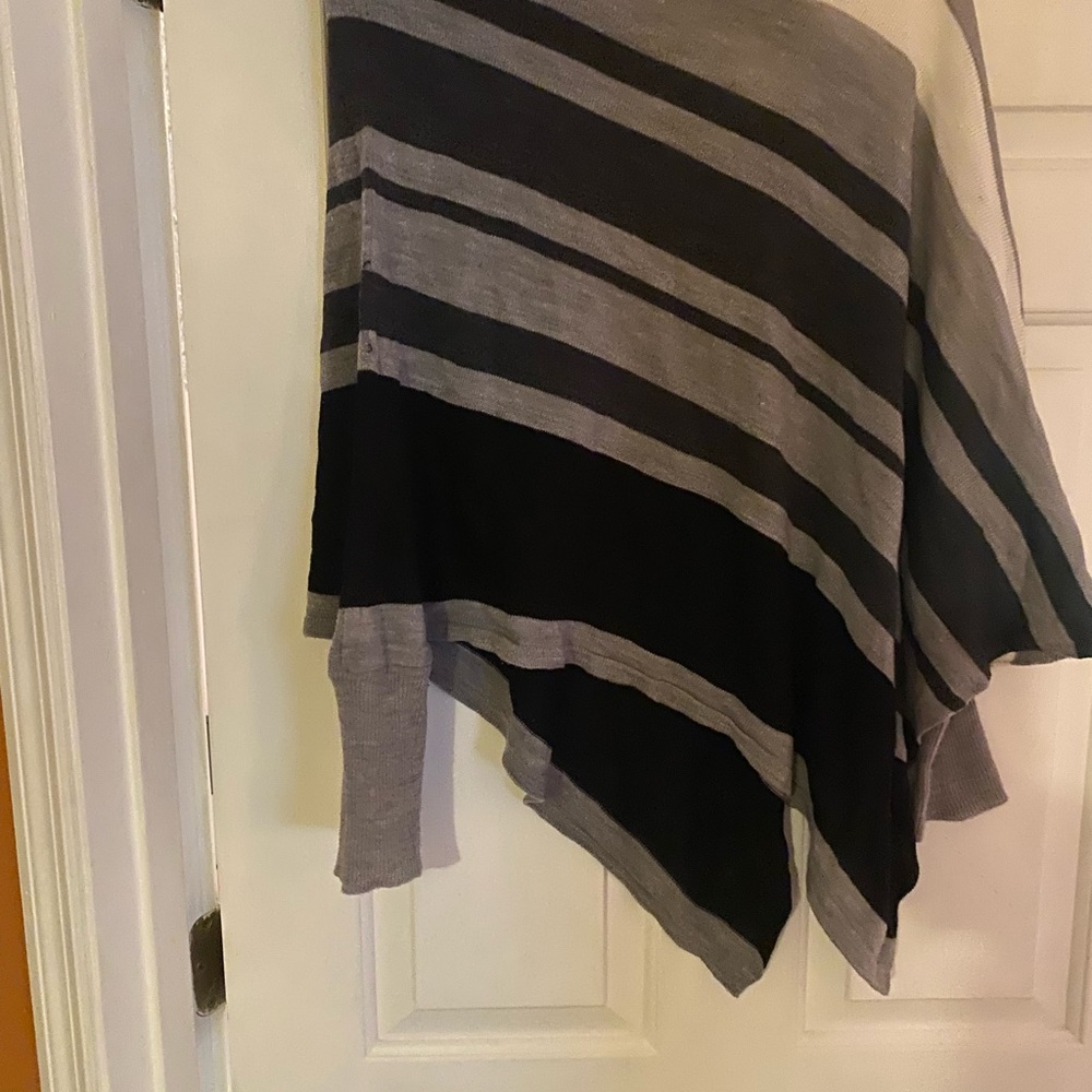 Sweater - Picture 3 of 3